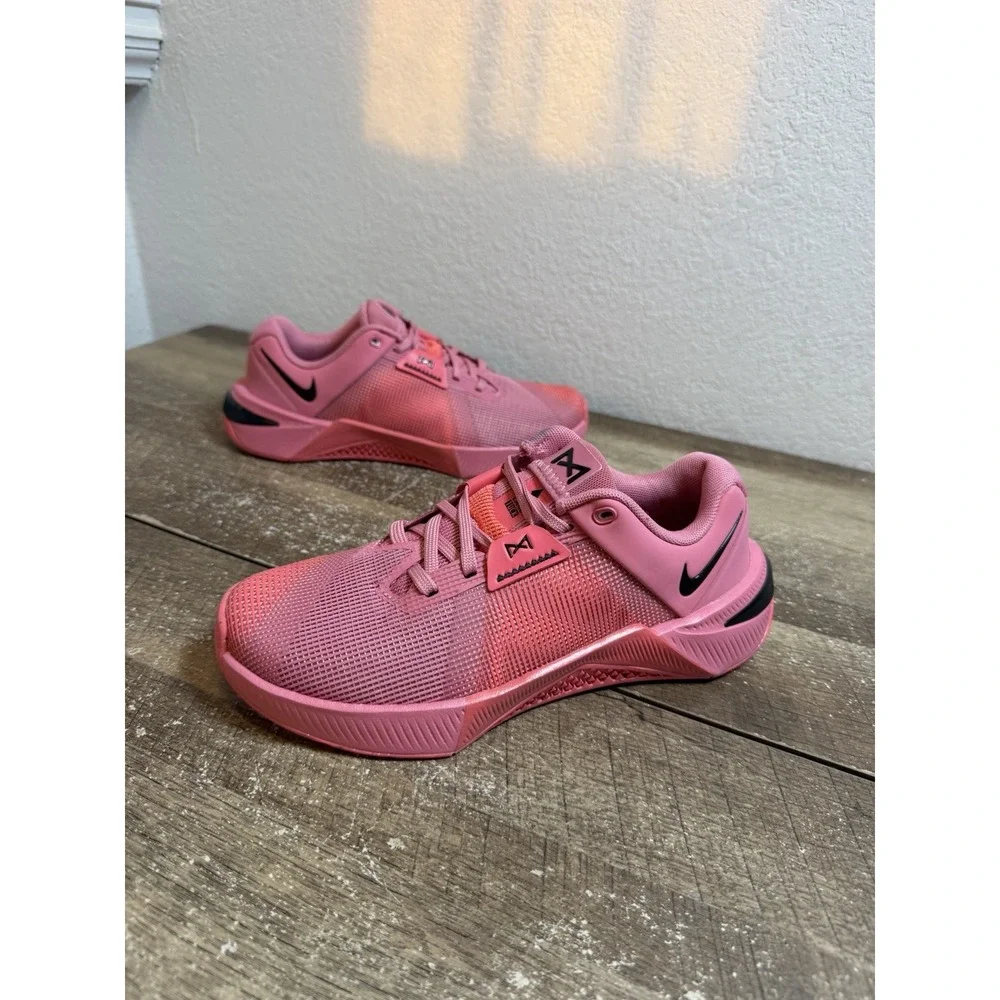 HQ2620-604 Nike Metcon 10 Size 6.5 Pecan Sea Coral Lava Glow Black (Women's)
